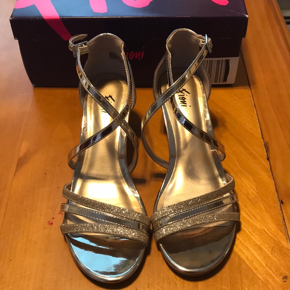 Mini heel sandals